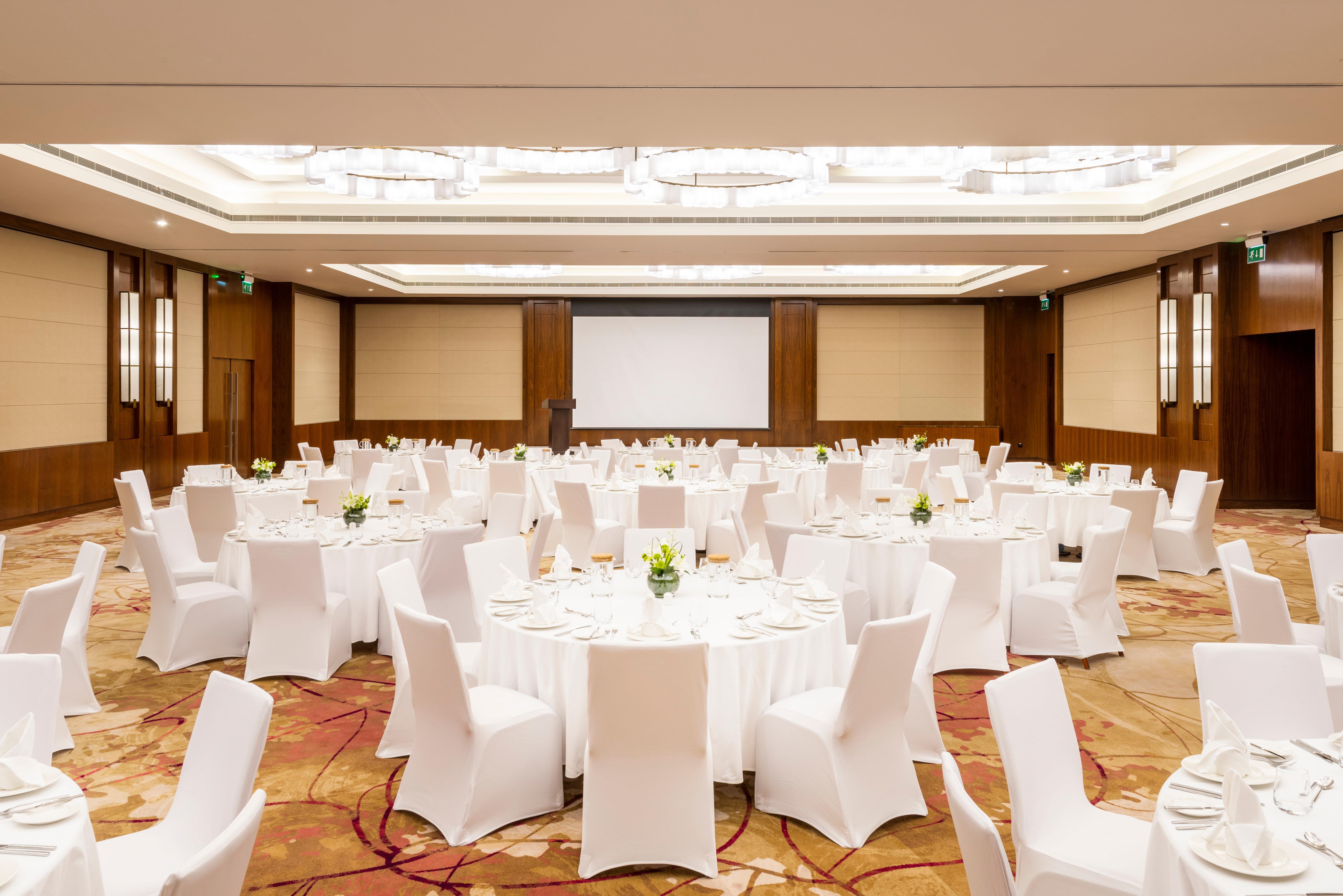 Hotel Crowne Plaza Muscat Ocec By Ihg Exterior foto