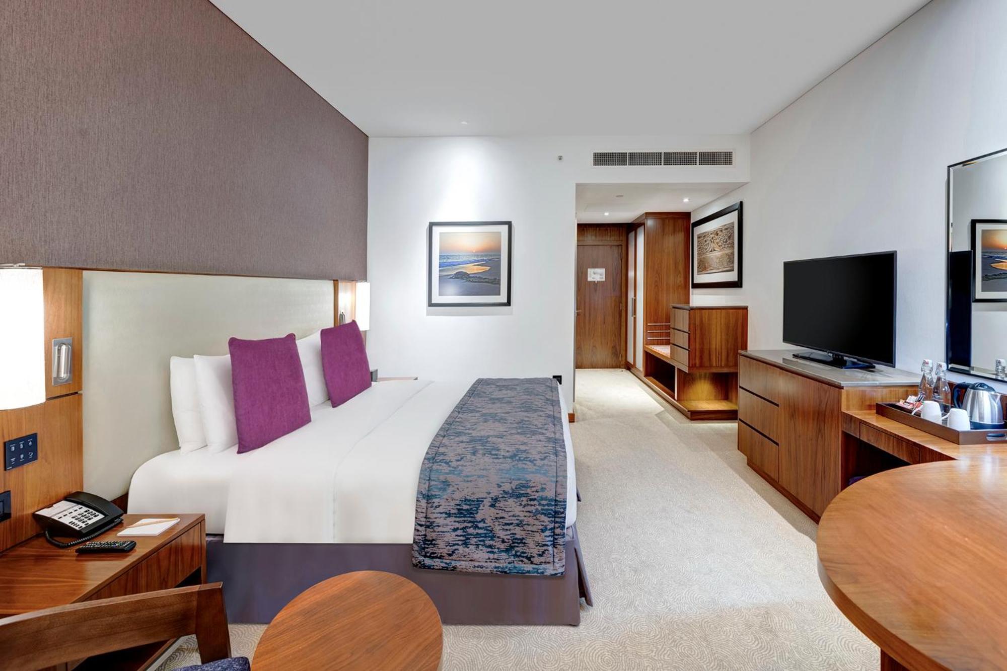Hotel Crowne Plaza Muscat Ocec By Ihg Exterior foto