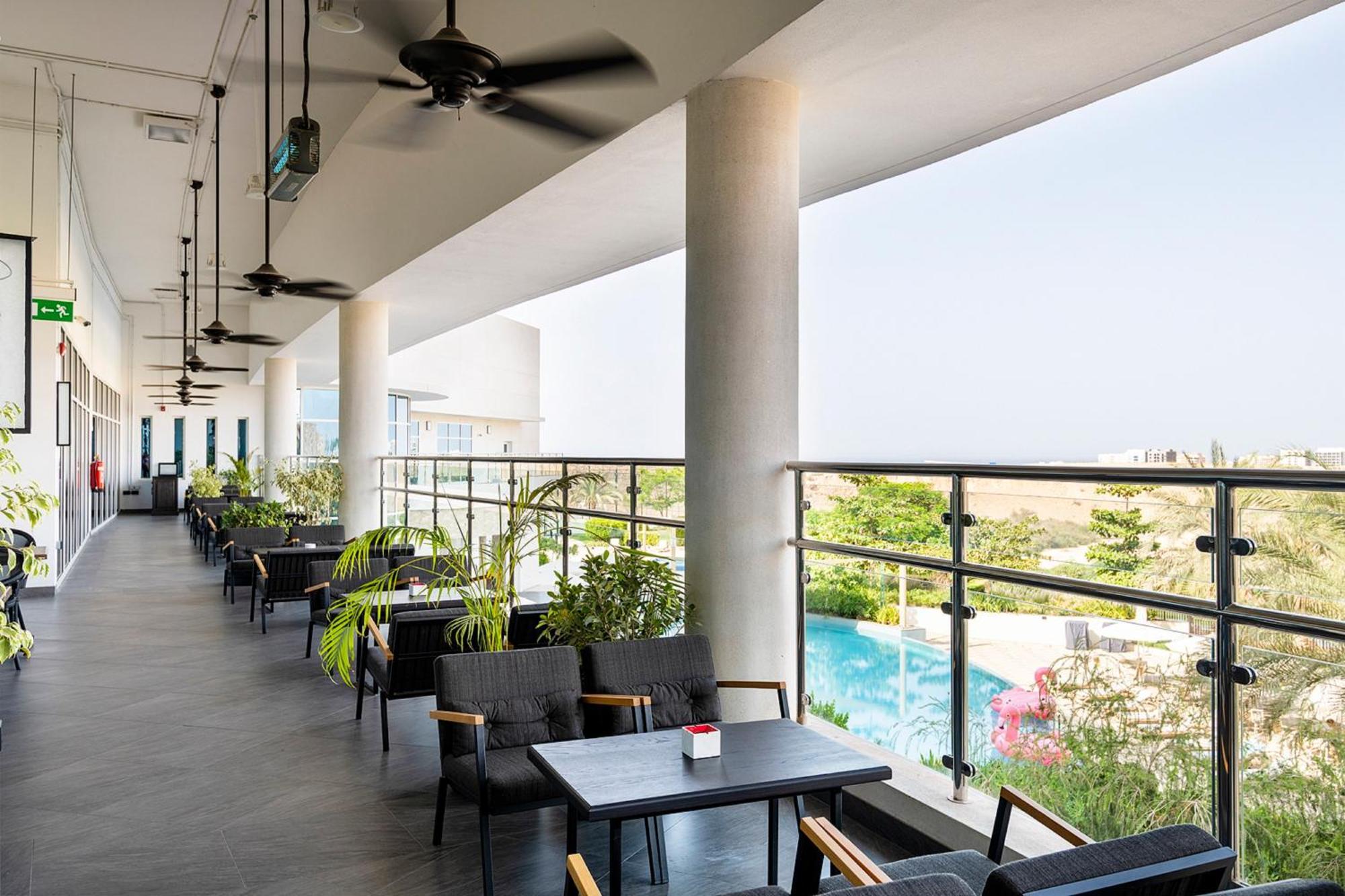 Hotel Crowne Plaza Muscat Ocec By Ihg Exterior foto