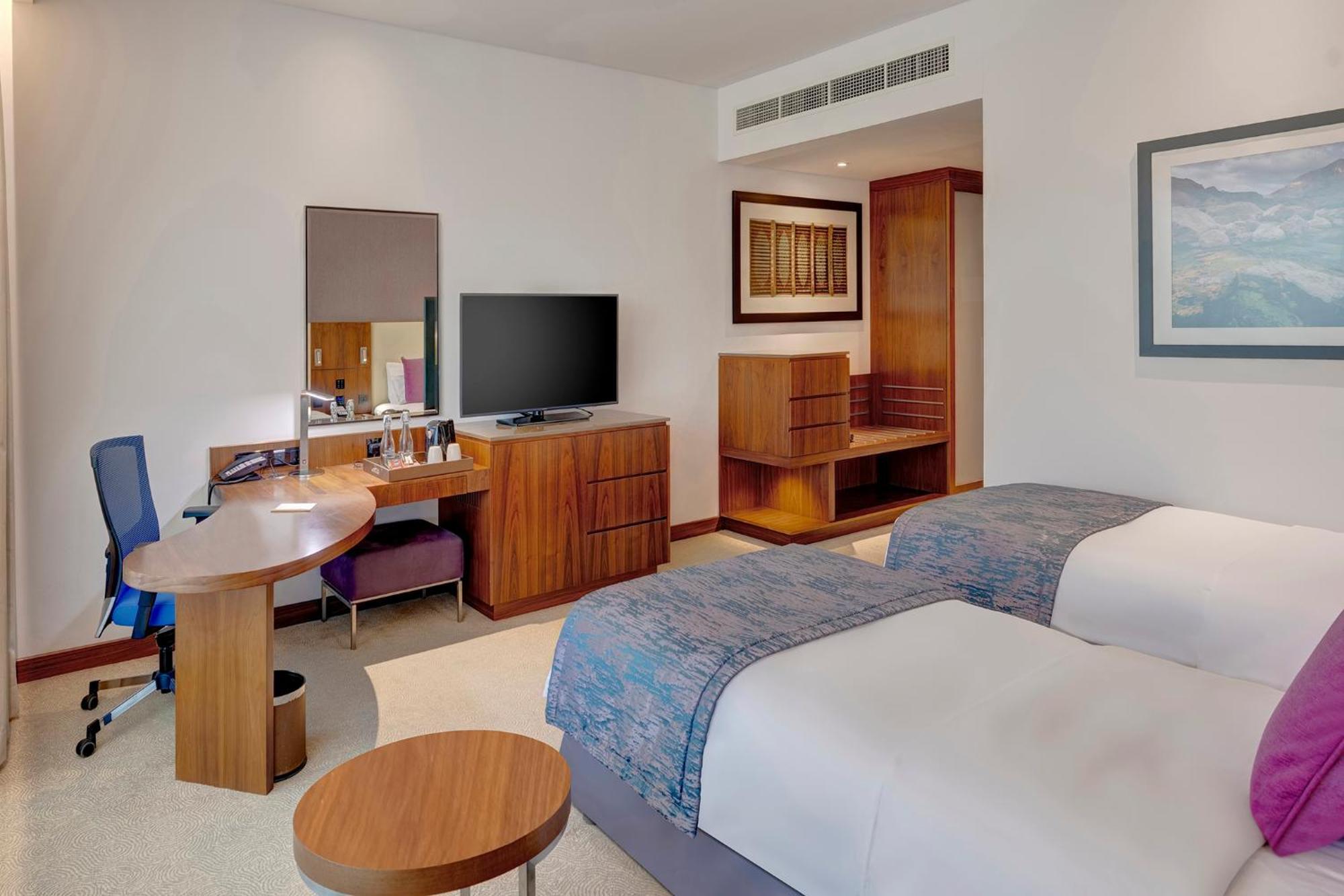 Hotel Crowne Plaza Muscat Ocec By Ihg Exterior foto