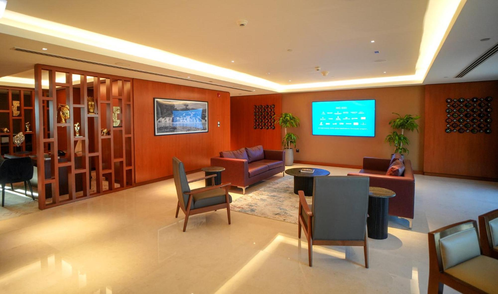 Hotel Crowne Plaza Muscat Ocec By Ihg Exterior foto