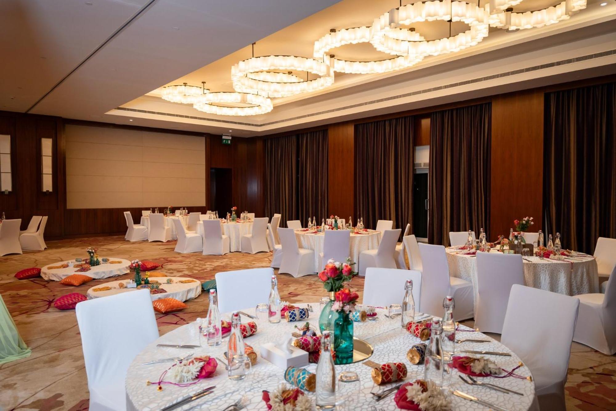 Hotel Crowne Plaza Muscat Ocec By Ihg Exterior foto